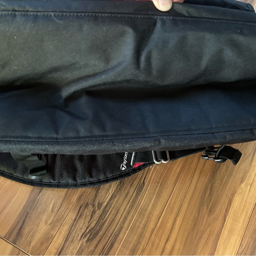 TAYLORMADE BLACK AND RED MESSENGER/GOLF LINED BAG - Picture 10 of 10